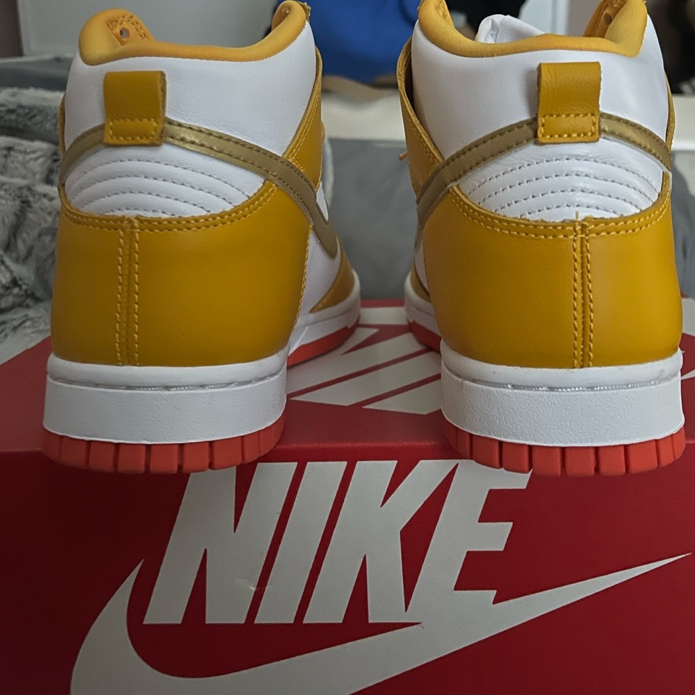 Nike Dunk High- University Gold - Picture 6 of 6